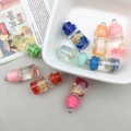 Mini Glasflaschen-Anhänger mit Muschelstücken und blauem Verschluss für DIY-Schmuck - Gemischte Farbe Conch Diamant Treibflasche mit Ösenschraube (16440)