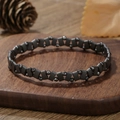 Herenarmband van matzwarte hematiet kralen met geometrisch ontwerp op houten plank - Matzwart (ZJ14119)
