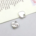 Herzanhänger in Antik-Silber mit LOVE-Gravur für die DIY-Schmuckherstellung - Kleines Herz Mit Love Stil 7.7x8.5mm (13334)