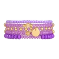 Detailweergave van paarse bohemian armbandenset met gouden hanger en kristallen kralen - Paarse Stijl (ZJ14645)