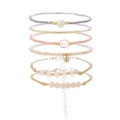 Set di sei braccialetti con perline colorate, perle finte e cristalli su sfondo bianco - Combinazione Morbida Grigio Rosa Oro (ZJ14931)