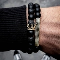 Armbanden van mat onyx en lavasteen met gouden kroon en pave-staaf aan de pols - Gouden Kroon & Zwart Vulkanisch Gesteente (ZJ2795)