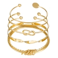 Detailweergave van de boheemse gouden armbandset met infinity-symbool en metalen patronen - Gouden Boho Symbool Stijl (ZJ12609)