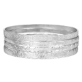 Detail van vier zilveren retro armbanden met bloemen-, hart- en geometrische patronen - Zilveren Etnische Reliëf Armring Stijl (ZJ12731)