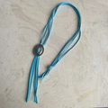 Western bolo tie hemelsblauw met turquoise hanger en gegraveerde zilveren schuif - Hemelsblauw