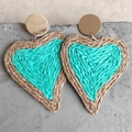 Bohemian hartvormige geweven oorbellen in muntgroen en raffia voor zomervakanties - Muntgroen