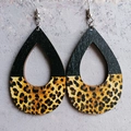 Minimalistische Holz-Ohrringe Tropfenform mit Leopardenmuster und schwarzen Details - Schwarz Gespleißtes Leopard(1)