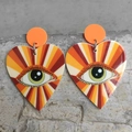 Detail of heart-shaped drop earrings with pop art eye motif and vibrant colorful rays - Orange Red Radiant Eye Pattern (2)