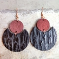 Vintage leather earrings with round wood and black crescent moon textured pendants - Black Textured Style (3)