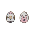 Detalle de pendientes de madera con huevo de Pascua y conejo rosa sobre fondo blanco - Set Huevo de Pascua Y Conejo Rosa (ZJ9522)