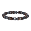 Detail van kralenarmband met hematiet, houten kralen en zilveren tussenringen op wit decor - Metaalgrijze Hematiet Stijl (ZJ11743)