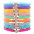 Set de 10 pulseras bohemias de cuentas heishi de colores con dijes de carita sonriente blanca - Juego de 10 Piezas Estilo Smiley Arcoíris (ZJ11783)