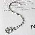Unisex κολιέ από ανοξείδωτο ατσάλι με σύμβολο ειρήνης, ασημένια αλυσίδα και γράμματα - Μενταγιόν Με Αλυσίδα 50cm