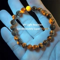 Bracciale di perle naturali Yooperlite con effetto fluorescente arancio sotto luce UV - 8mm / Bracciale Minerale a Reazione UV Fiamma Fluorescente Arancione Gialla (ZJ12675)