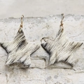 Pendientes de estrella estilo western con piel de vaca en blanco y negro y ganchos - Manchado Negro Blanco (2)