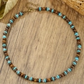 Collar bohemio de hombre con cuentas turquesas, madera marrón y ojo de tigre - Collar