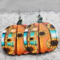 Dettaglio orecchini a zucca con girasole e stampa leopardata su texture in pelle - Girasole Leopardato Zucca (12)