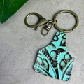 Vintage-Schlüsselanhänger aus geprägtem Kunstleder mit Blumenmuster und bronziertem Clip - Seeblau Botanisch Geprägt