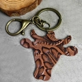 Llavero de cuero repujado cabeza de toro estilo western con cierre de bronce antiguo - Cabeza de Toro Marrón Relieve Floral