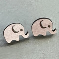 Macro detail of elephant-shaped pink glitter earrings with moon engraving texture - Pink Glitter Elephant Style (6)