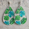 Water-drop acrylic earrings featuring tropical green monstera leaf prints on gray stone - Monstera Leaf Style (5000809597259)