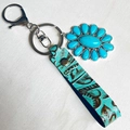 Portachiavi boho in pelle con fiore turchese e trama goffrata in stile western - Stile Girasole (1)