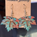 Vintage leaf earrings with colorful mottled patterns and silver hooks for women - Maple Leaf Style (5040431684423)