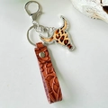 Detail of western cow head keychain with leopard print, rhinestones and embossed leather - Classic Leopard Pattern (5)