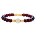 Bracciale di perline in pietre rosso scuro con grande agata centrale su fondo bianco - Stile Granato Rosso (ZJ13607)