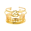 Detail van vergulde armbandset met hart, bloem, knoop en gegraveerde LOVE-tekst voor dames - Goud
