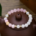 Bracciale elastico in pietra naturale da 8mm con perle rosa, bianche e cristallo - Stile Distanziatori Dorati con Effetto Ghiaccio Rosa Bianco (ZJ13689)