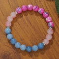 Kleurrijke lotus kralenarmband met tijgeroog en turkoois op een houten oppervlak - Roze Blauw Metalen Afstandhouders (ZJ14067)