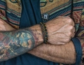 Herren Armband-Set aus Tigerauge und mattem Achat-Perlen im Vintage-Stil am Handgelenk - Tigerauge Runde und Zylinderperlen Stil (ZJ14048)