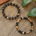 Set di bracciali da uomo in pietra lavica e perle di legno con dettagli dorati - Stile Perline in Legno Pietra Lavica da Due Pezzi (ZJ14518)