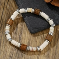 Boheems armbandje van klei en houten kralen voor strandvakanties met vintage zilveren spacers - ZJ14999-Bruin Hout Witte Schelp Metaal Afstandhouder Armband