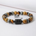 Primer plano de pulsera Géminis con cuentas de ojo de tigre y piedras naturales - Géminis (ZJ15803)