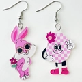 Asymmetrische roze acryl oorbellen met paashaas en schaakbord-personage - Y2K Roze Konijntje Schaakbord Figuur Stijl (3)