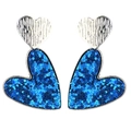Boucles d'oreilles cœur à paillettes bleues avec fini martelé argenté et design symétrique - Bleu
