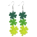Détail de boucles d'oreilles trèfle à trois couches vert dégradé avec paillettes - Style Trèfle Vert Dégradé Triple Couche (3)