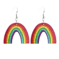 Primer plano de pendientes de arcoíris con purpurina degradada y ganchos plateados - Estilo Arco Iris con Purpurina (7)