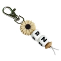 Détail du porte-clés perles en silicone tournesol avec lettres RN et fermoir en métal - Blanc Cassé