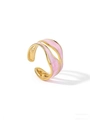 Detail eines vergoldeten Edelstahlrings mit rosa emailliertem Wellendesign-Strukturen - Rosa Wellen Stil (ZJ504)