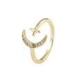 Bague dorée ajustable avec motif étoile et lune en zircon sur un fond blanc épuré - Ouvert Réglable / Étoile et Lune (J424 Or)