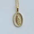 Collar vintage con colgante de Virgen María dorada y borde de circonitas brillantes - Estilo De Estrás Claro (C)