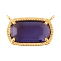 Vue détaillée du pendentif en pierre violette avec monture dorée torsadée et deux anneaux de suspension - Violet Foncé (A0879)