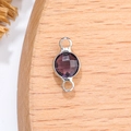 Macro-opname van 6mm paarse geboortesteen-connector in zilveren zetting voor sieraden - 6mm / Zilver Februari (P2369)