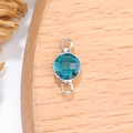 Macro-opname van 6mm blauwe geboortesteen hanger met zilveren rand en dubbele verbindingsringen - 6mm / Zilver December (P2374)