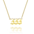 Detail van de gouden roestvrijstalen ketting met gotische 333 engelgetal-hanger - Stijl 333 / Goud