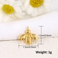 Macro d'un pendentif abeille plaqué or 18k avec dimensions et ailes évidées - Abeille Creuse (A0242)