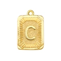 Detail eines goldenen rechteckigen Anhängers mit Buchstabe C und Sonnenstrahl-Textur - Buchstabe C Stil (A0423-C)